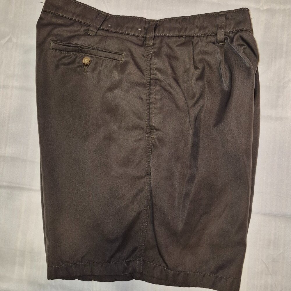 Lord & Taylor Men's dress shorts, Dark Green w/ 32" waist
